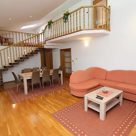 Nera Apartman *